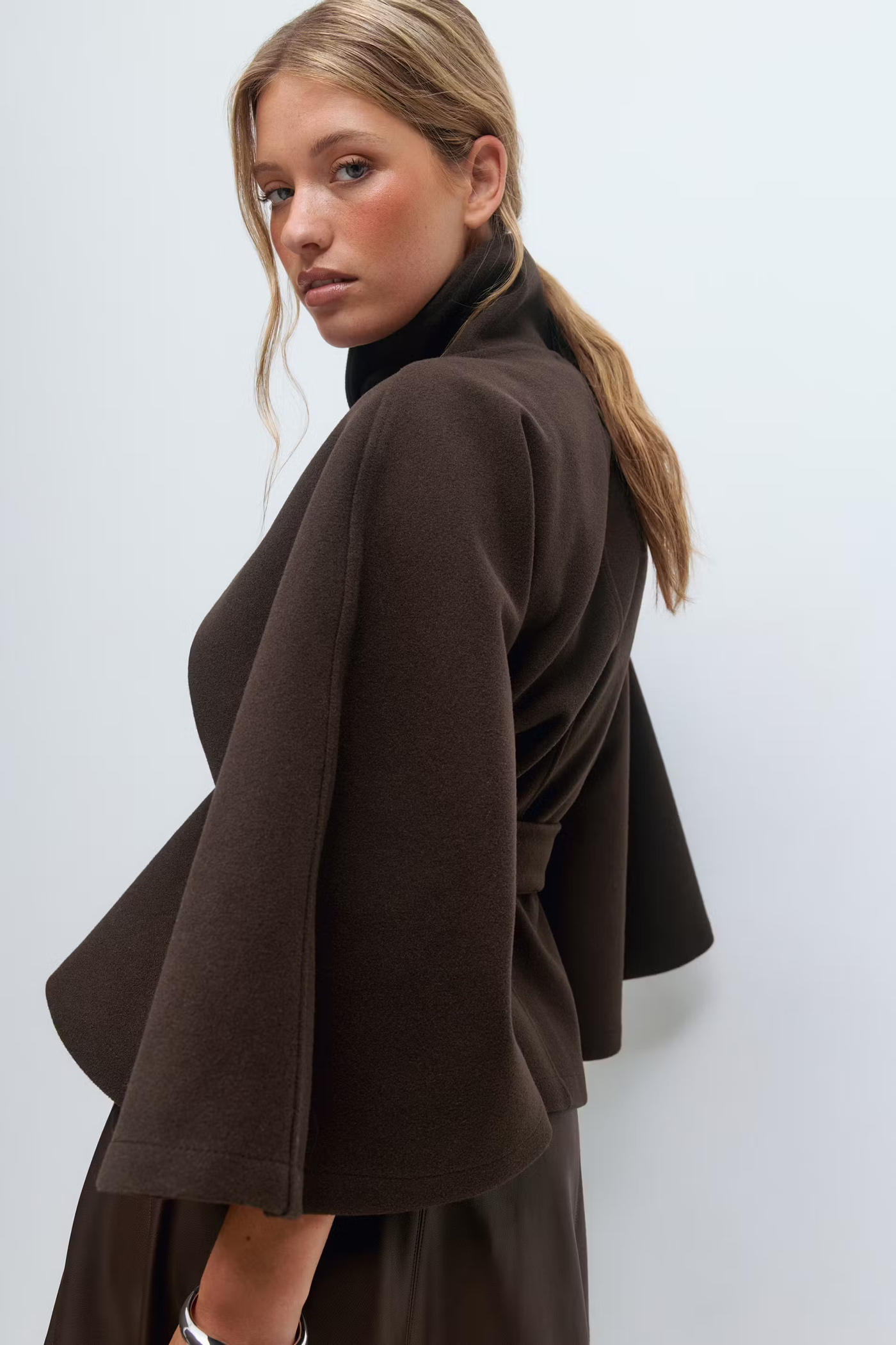 Diané™ | Manteau Élégant pour Femme avec Ceinture & Col Haut